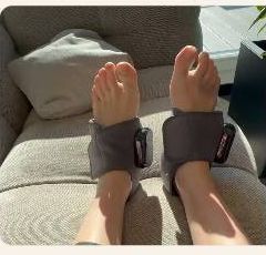 Les deux pieds équipés du Curavie Tricare Foot